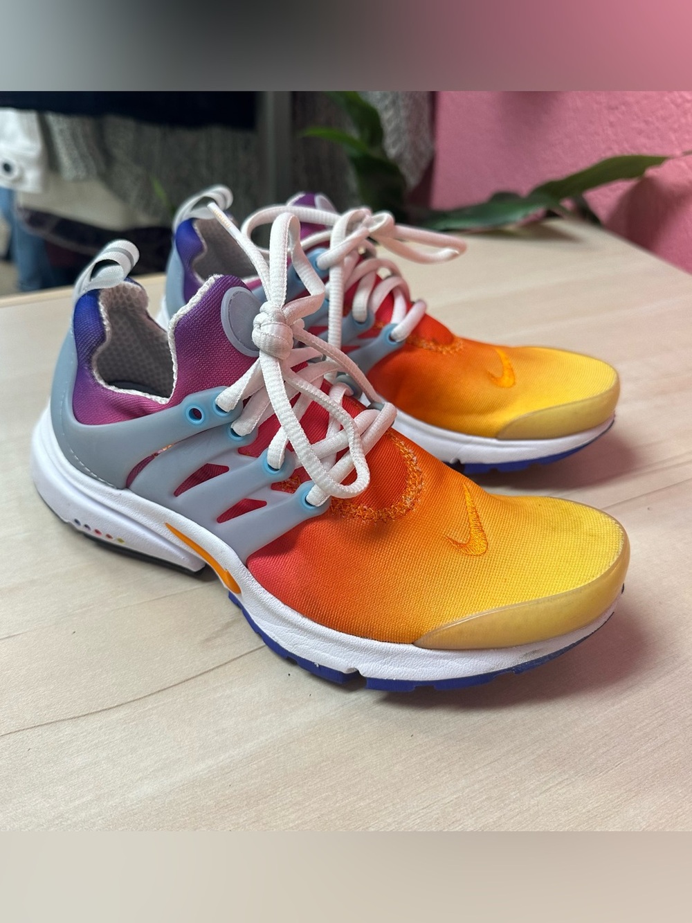 Nike Air Presto sunrise tennis shoes